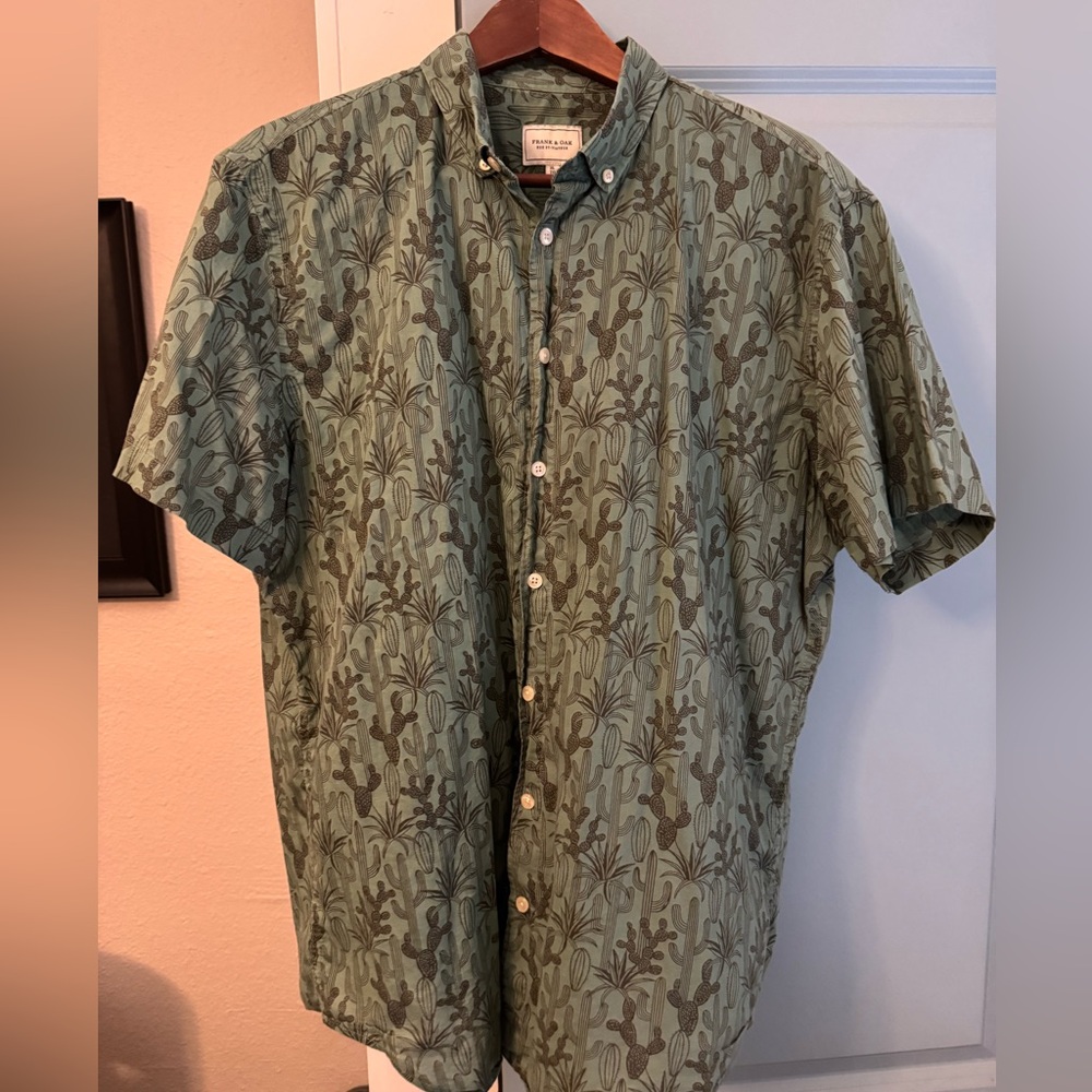 Frank & Oak
XL
Cactus Print in Green
Short sleeve